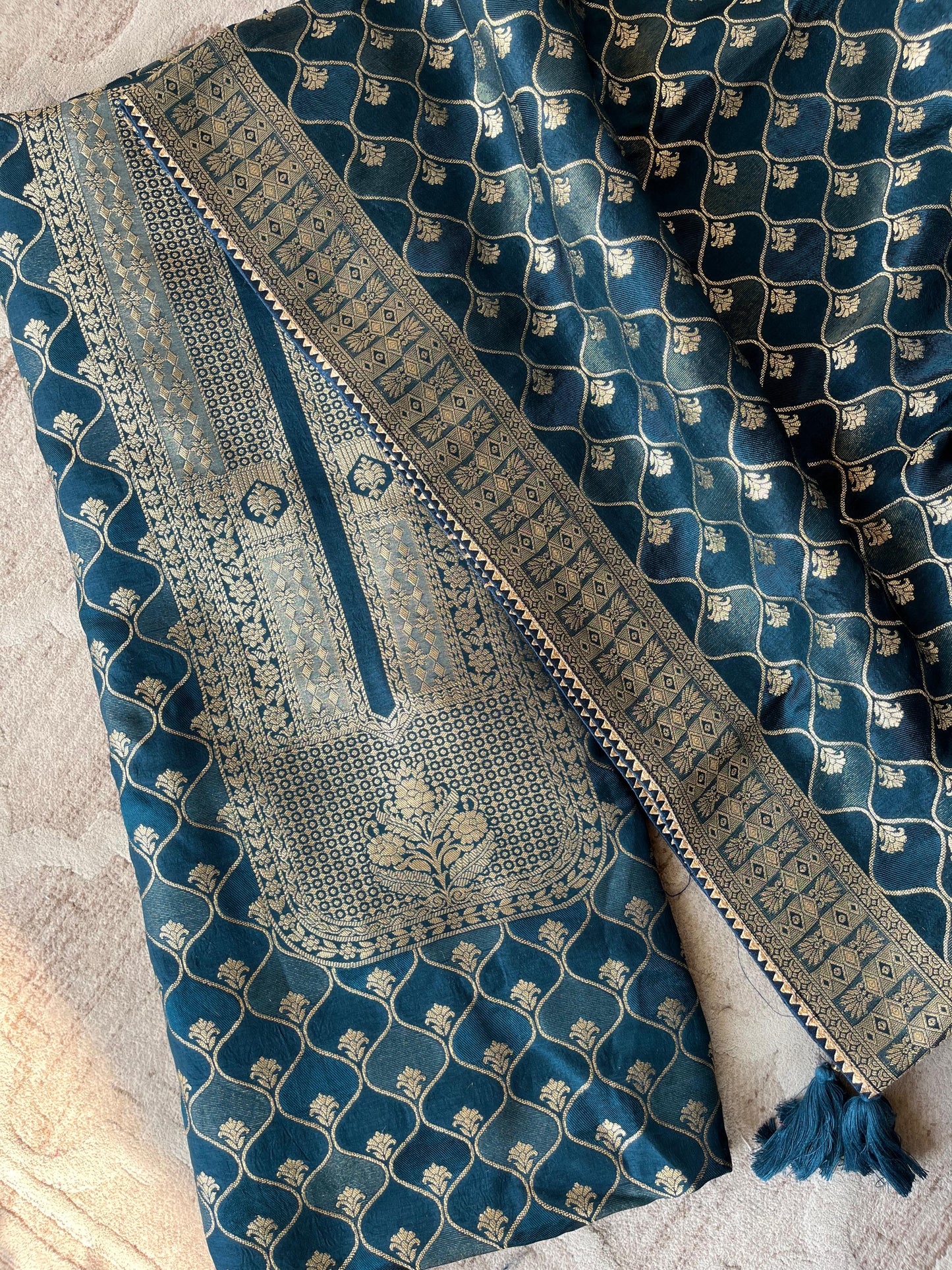 121-BANARASI UNSTITCHED SUIT