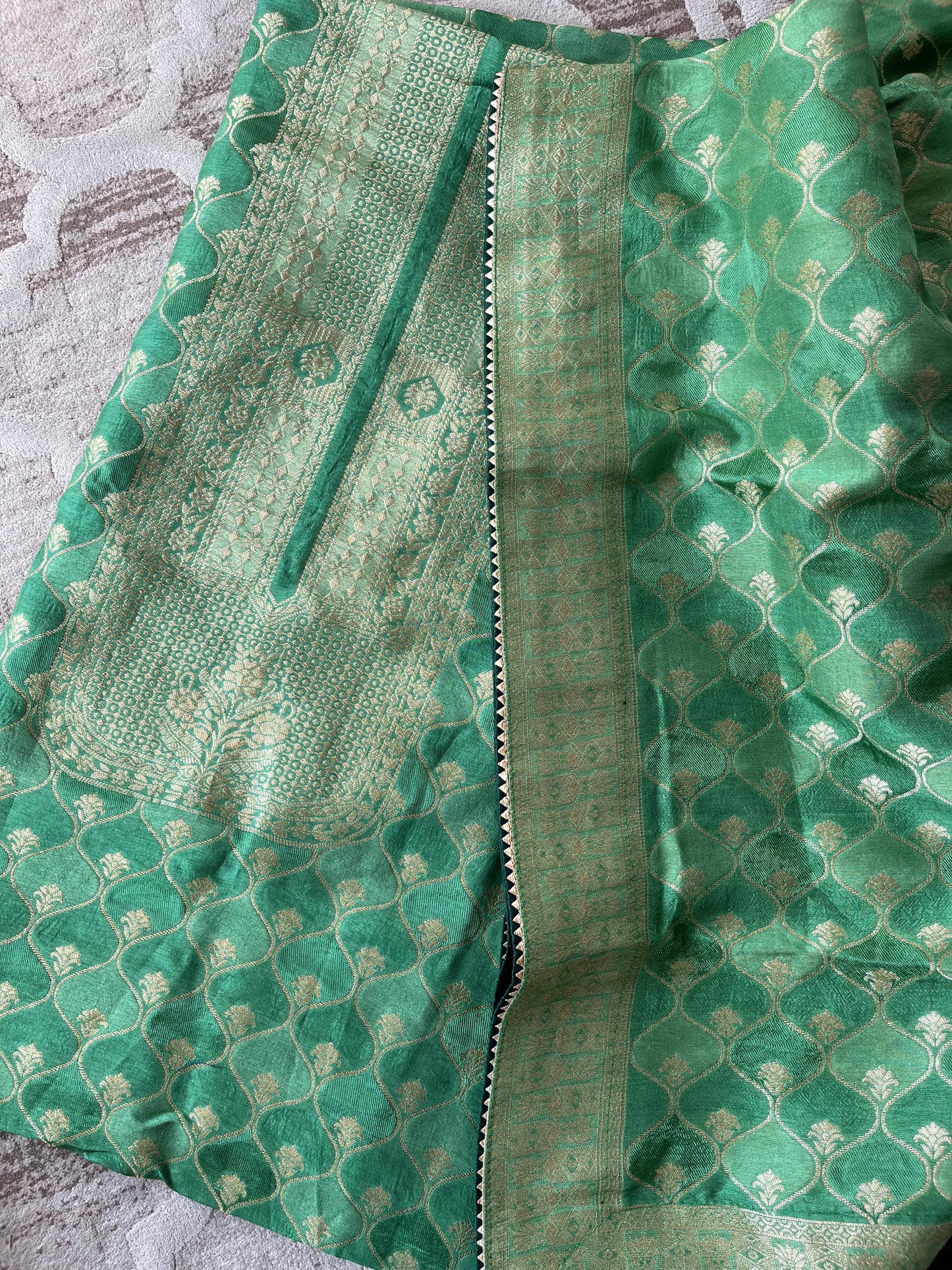 121-BANARASI UNSTITCHED SUIT