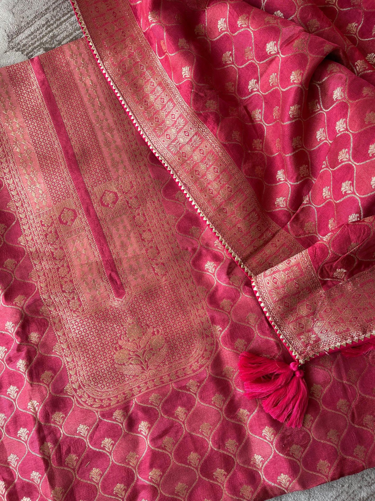 121-BANARASI UNSTITCHED SUIT